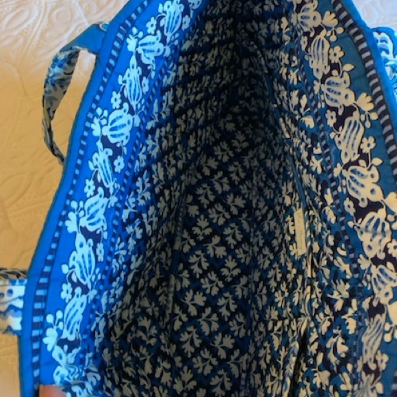 Vera Bradley blue paisley tote in Blue lagoon retired pattern, preowned - Picture 7 of 7